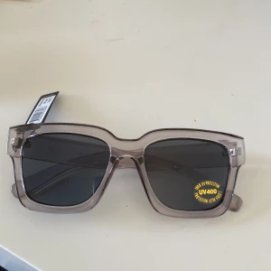 Liknande chimis - Ett par solglasögon som liknar chimi.