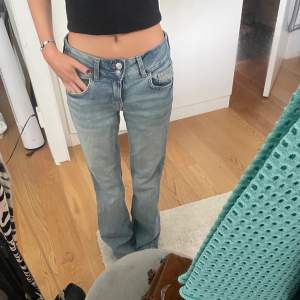 Ljusblå lågmidjade jeans från hm💗storlek 34