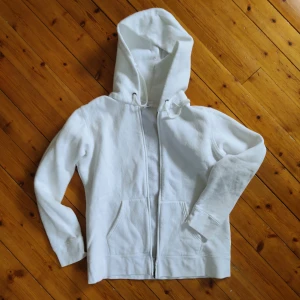 Vit Zip-up - Storlek XL men den den passar S/M som på bilden. 