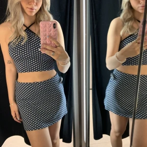 Finaste setet från zara  - Världens finaste set som jag verkligen älskat. Går att använda separat med såklart men som finast tillsammans💞🥹bra skick då jag använt det sparsamt, inga lösa sömmar eller fläckar osv