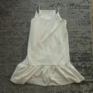 Vit Klänning  - Zara vit klänning 