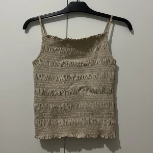 Linne beige  - Väldigt snygg och skön på kroppen 