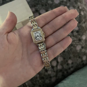 Ivy n Rox klocka - säljer denna populära klockan, nypris 999. Använd 2-3 ggr PRIS KAN DISKUTERAS!! 