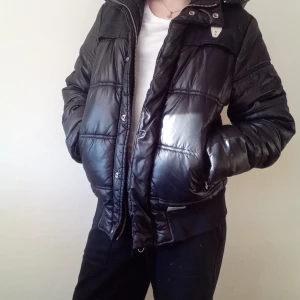 Vinter jacka  - Hej säljer denna jätte snygga vinterjackan i storlek xs-s, den är jätte varm och bra fodrad knappt använd❤️