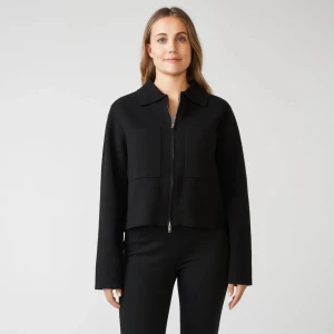 Jacka  - Säljer denna jacka från Åhléns inga skador, knappt använd Skriv privat för frågor eller fler bilder 