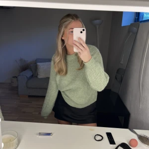 Stickadtröja  - Stickad tröja i en härlig grön färg som passar perfekt nu inför hösten.💚