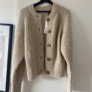 Kofta zara - Så varm och gosig kofta från Zara! Andra bilden lånad!