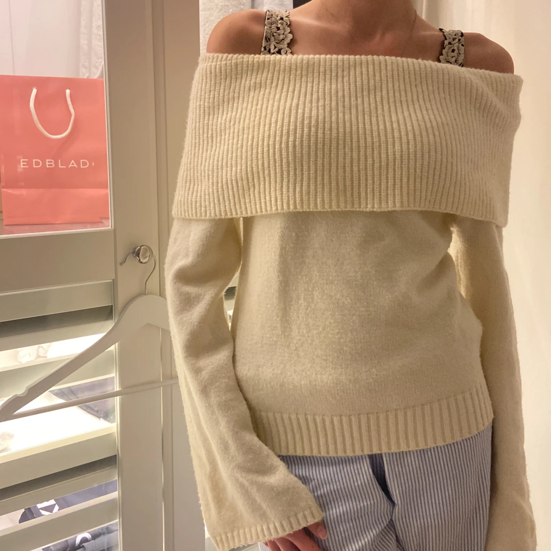 Off shoulder tröja - 90