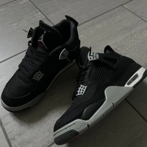 Jordan 4 Black Canvas - Skick 9/10 Nypris: 4500kr Mitt Pris: 2100kr 