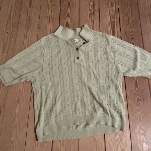 Stickad tröja - Stickad tröja från Monki. Bra skick, bomull, använd.