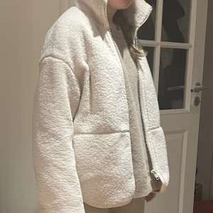 Hm teddyjacka  - Teddyjacka från H&m! Prefekt till hösten🥰🥰