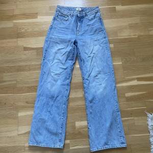 Hög midjade wide leg Jeans från Lager 157. Använd ett par gånger men inga deffekter.