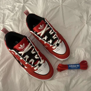 ADI2000 - Helt nya skor, aldrig använda. Storlek 40. 