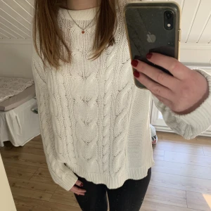 Kabelstickad tröja  - jättefin kabelstickad tröja i stl. S💗 kommer ej till användning 