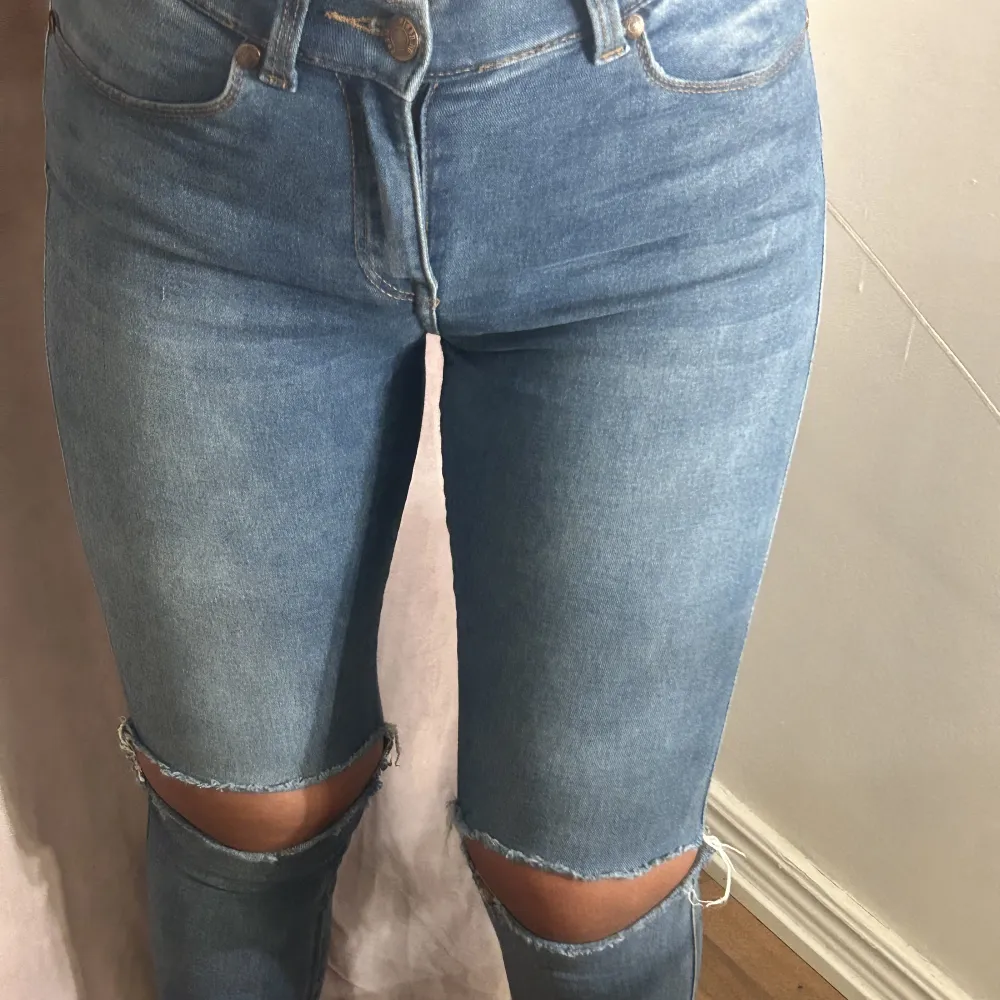 Inget fel på de, helt nya och fräscha. Ordinarie pris är 699kr jag säljer de för 200kr. Jeans & Byxor.