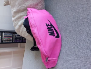 Nike magväska  - Ny utan prislapp 