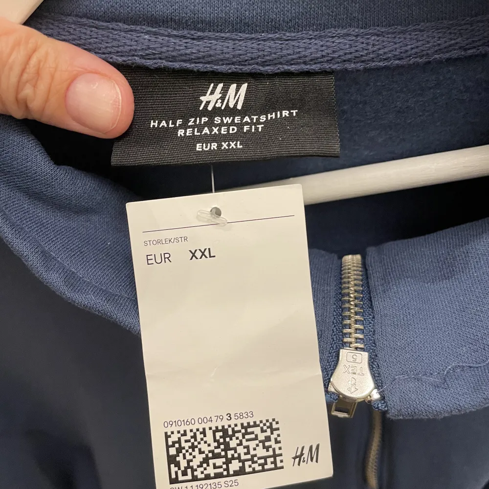 H&M sweatshirt oanvänd. Nypris 199:-. Hoodies.
