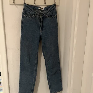 Raka jeans  - Raka jeans från NA-KD. Knappt använda.