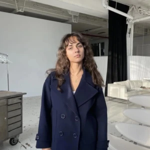 DesignBySi kappa  - Marinblå kappa i perfekt skick ❤️