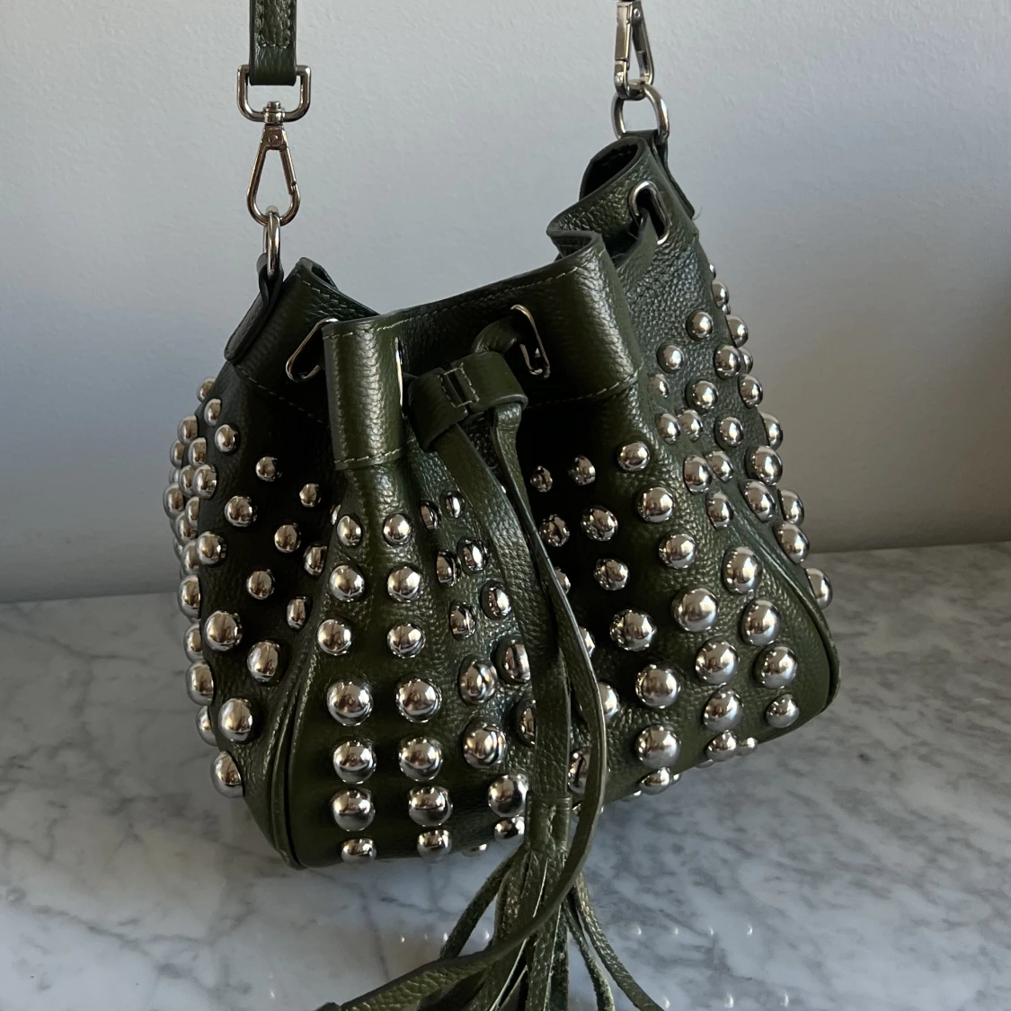 Väska med nitar - 91