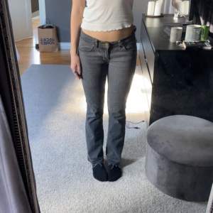 Victoria Beckham jeans i storlek 31, vilket är ungefär 36.💓 säljer då dom är lite för korta för mig, jag är 167