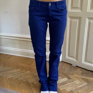 Jättefin skrik blå jeans!😍 långa och raka!
