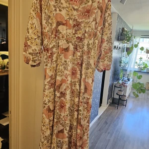 Klänning från indiska - Jättefin klänning från indiska ,knappt använd