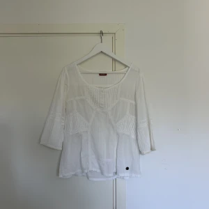 Blus - Säljer denna supersöta blusen, har tyvärr inte fått någon användning av den. 