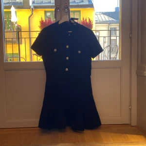 Short tweed dress Maje Noir - Oanvänd med taggen kvar. 