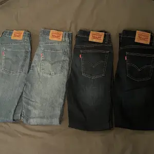 Feta Levis slim jeans- strl 16A och den längst till vänster 14A, dm för info. Alla är i nyskick 10/10. Köpt i på Nk och vid arkaden, för 850kr/st. Skriv i dm för funderingar.