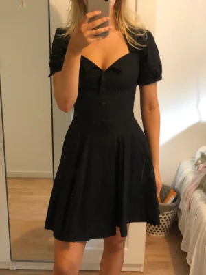 Svart klänning  - Aldrig använd 