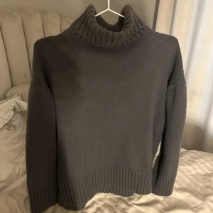 Stickad - Säljer denna super mysiga stickade tröja🥰