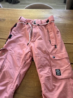 Dope skidbyxa  - Dope skidbyxa i bra beg skick.  Rosa strl XS