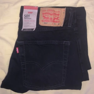Levis jeans - Säljer mina 501 för min mamma köpte en storlek för lite och det är för sent att lämna tillbaka.