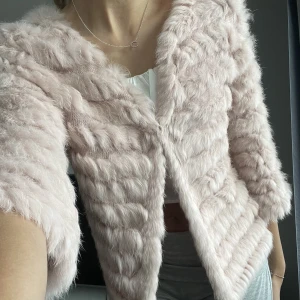 Kofta - Superfin, går att stänga💞nypris 700kr Säljer likadan i svart