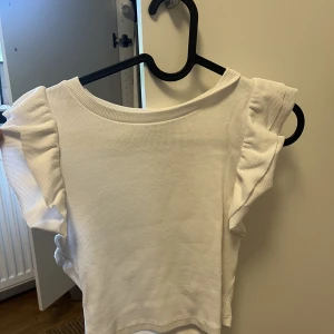 Vit volangtopp - Volangtopp från zara 