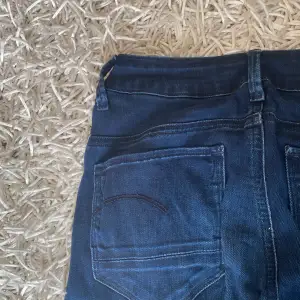 Aldrig andvända, och säjer dessa jeans för att de aldrig kom till användning 🫶(skinny fit lite) pris går att diskutera 