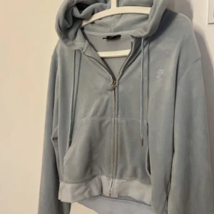 Ljus blå juicy tröja💙💙 - Jätte fin blå juicy tröja