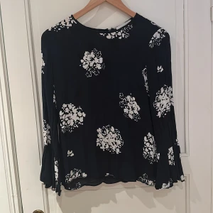 Samsoe o samsoe - Blus med med mönster i 100 % viskos 