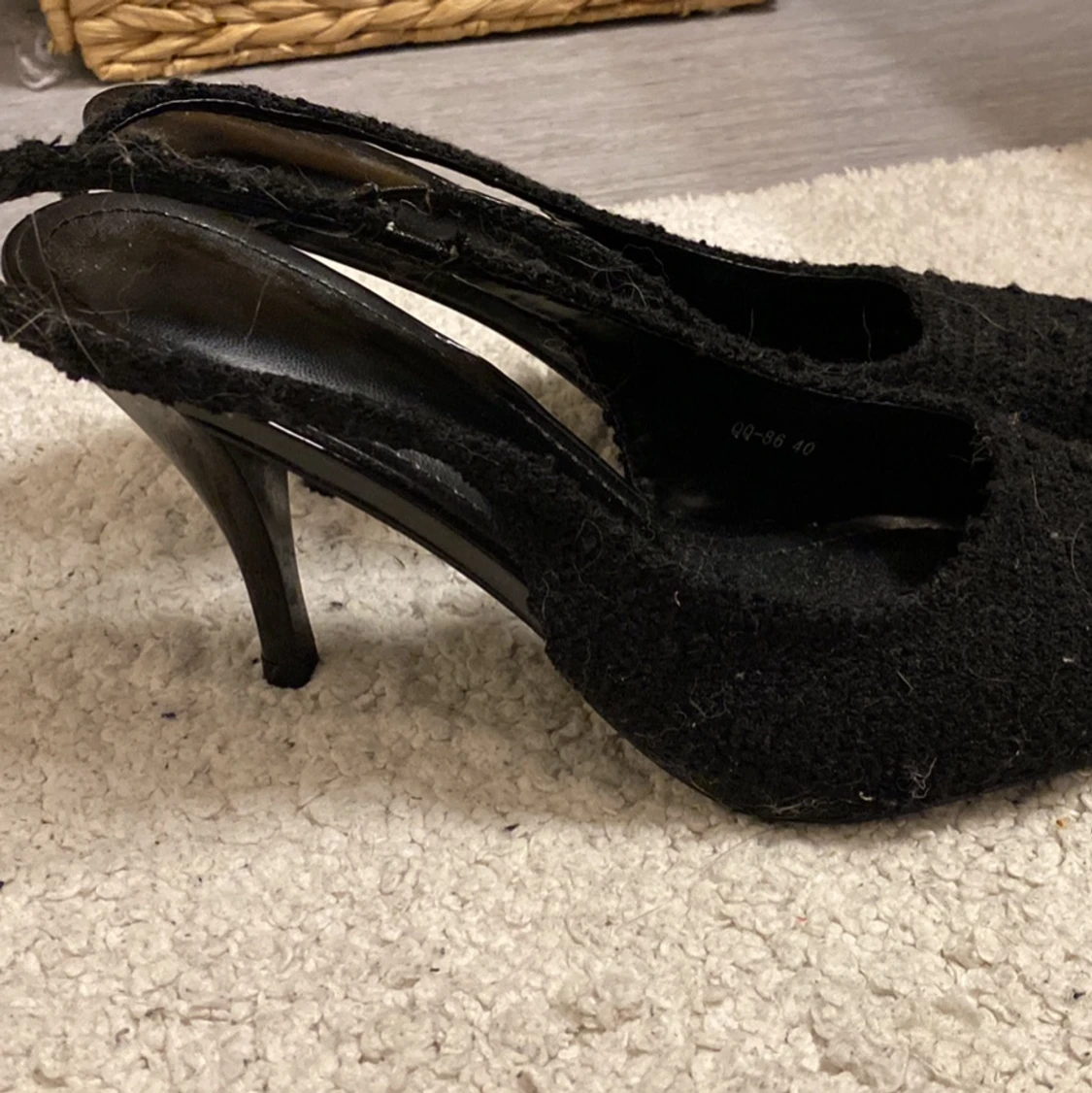 Helt nya skor med guld-tå - 91