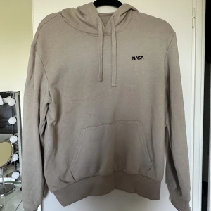 Hoodie från hm - Hoodie från hm, använd fåtal gånger, storlek S. Pris: 40 kr, köparen står för frakten. 