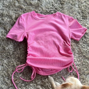 Snygg topp Zara - Fina toppar från Zara  Storlek S.  Båda för 150 kr eller 100 kr/st💕 Båda är i fint skick!!