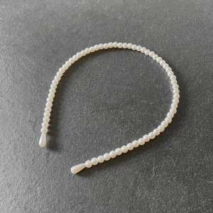 Diadem / Hårband / Pärldiadem - Säljer detta fina pärldiademet då det var för litet för mig. Knappt använt alltså!