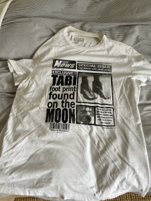 Maison Margela t shirt  - Maison margela t shirt använd 1 gång. Storlek S. Nypris 3500kr. Pris 650. 