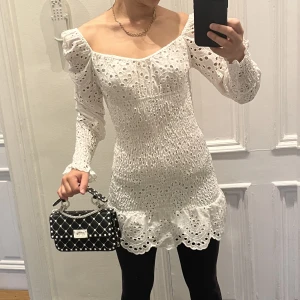 Klänning  - Vit klänning från Boohoo med lappen kvar. Älskar den men den är för liten. 