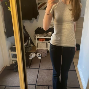 Grå tröja - Säljer en jätte fin basis grå tröja, gillar inte hur den satt på mig det är därför jag säljer. Ställ gärna frågor, helt ny ❤️🫶från intimmissimi. ❤️