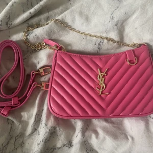 Ysl väska - Super fin helt ny i super fin kvalitet🩷