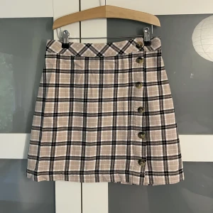 Rutig kjol - Så fin rutig kjol! Perfekt nu till hösten!!  