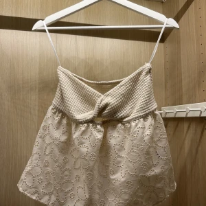 Topp - Jätte fin beigh topp som aldrg är använd⭐️ köparen står för frakt!