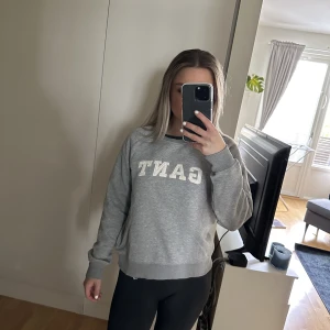 Sweatshirt Gant - Jättefin sweatshirt från Gant i storlek medium. Använd sparsamt pga för stor storlek på mig. 